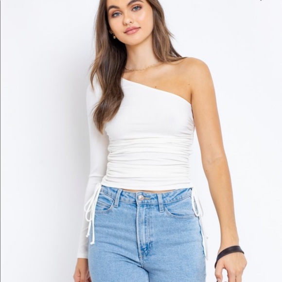 NWT Ribbed fabrication ruched sides one sleeve top - Picture 2 of 7